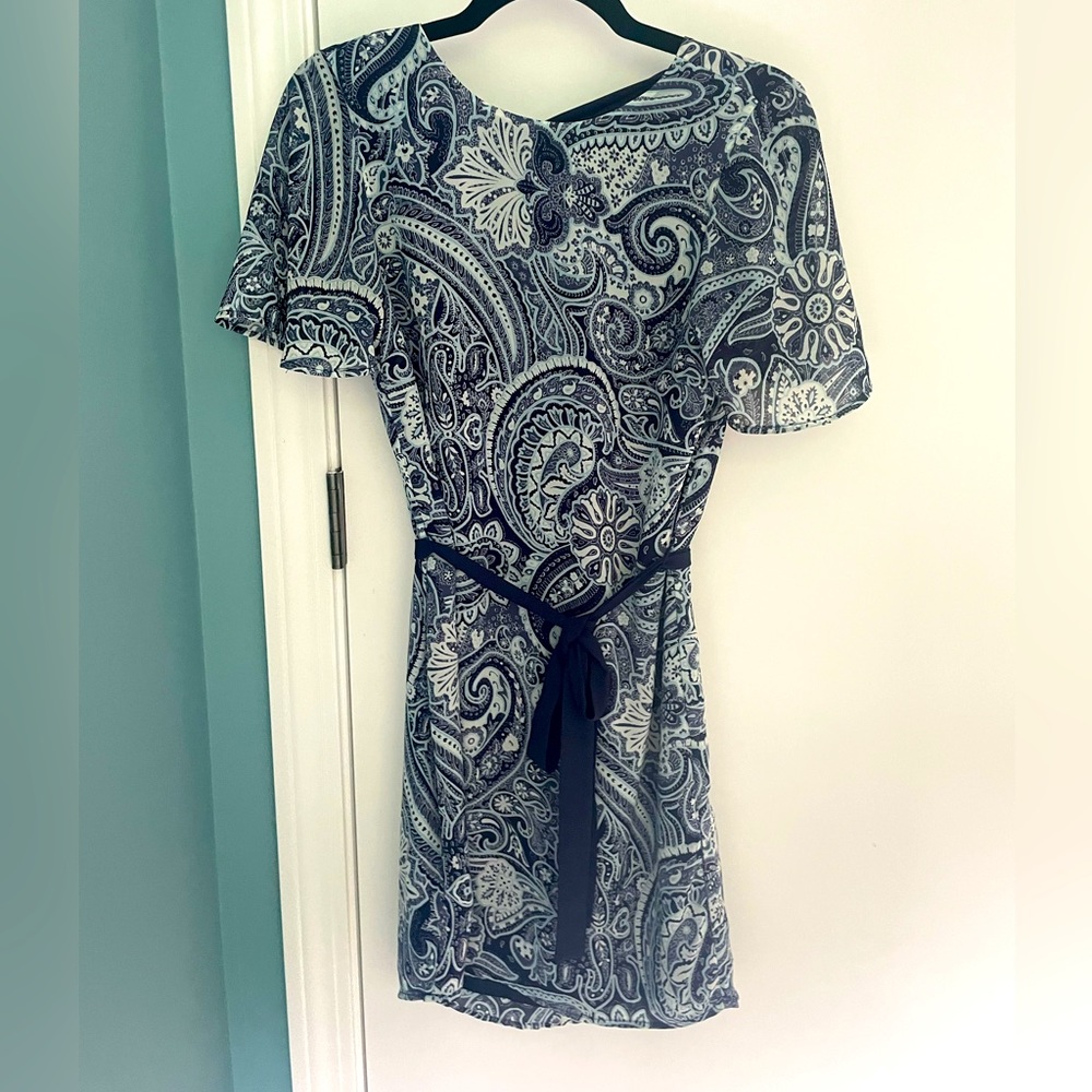 Paisley shift dress with bow tie and v neck in back